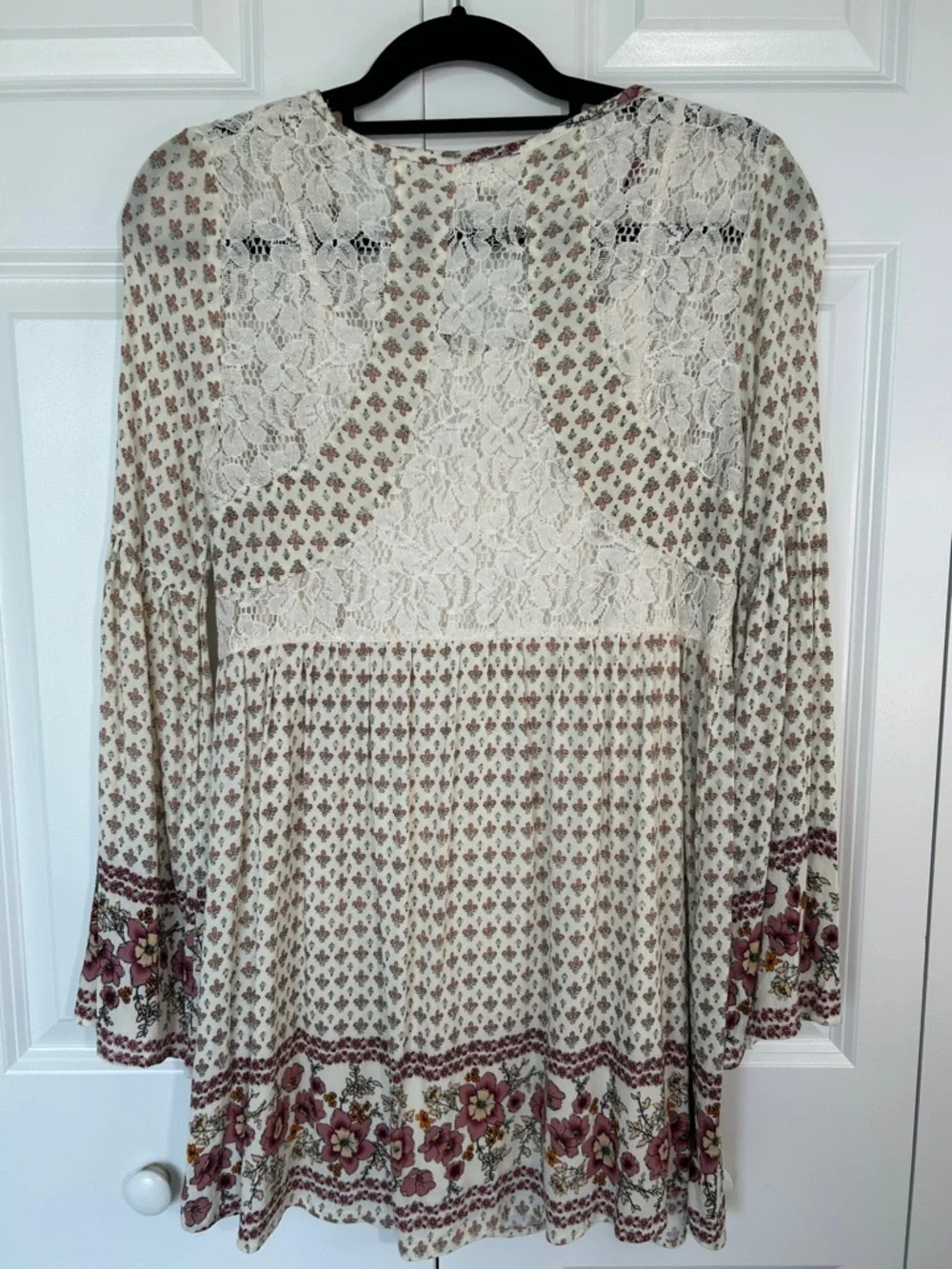 Taylor & Sage Cream Tunic with Dusty Rose Floral Border and Lace - Picture 5 of 6